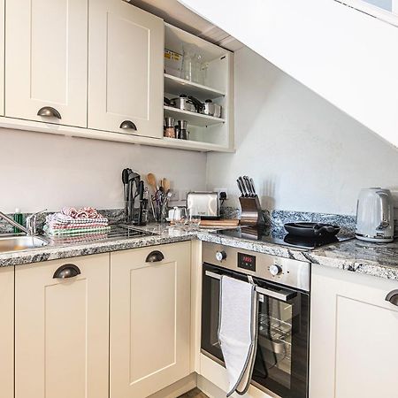The Artists Loft - A Superb Cottage Sensitively Converted From A Grade II Listed 17Th Century Building Bakewell Extérieur photo