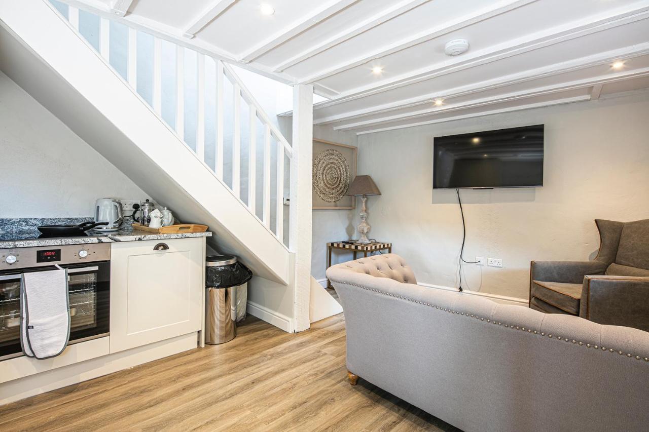 The Artists Loft - A Superb Cottage Sensitively Converted From A Grade II Listed 17Th Century Building Bakewell Extérieur photo