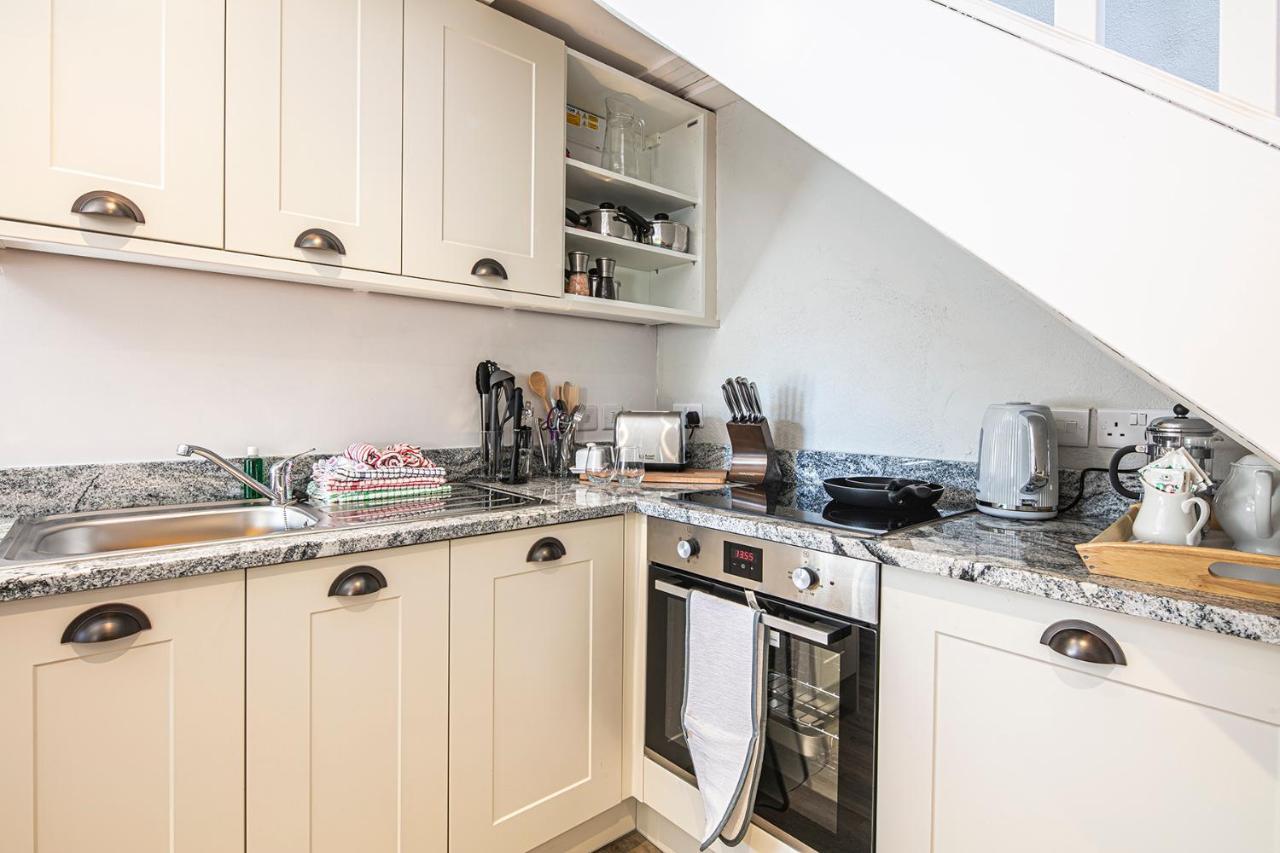 The Artists Loft - A Superb Cottage Sensitively Converted From A Grade II Listed 17Th Century Building Bakewell Extérieur photo