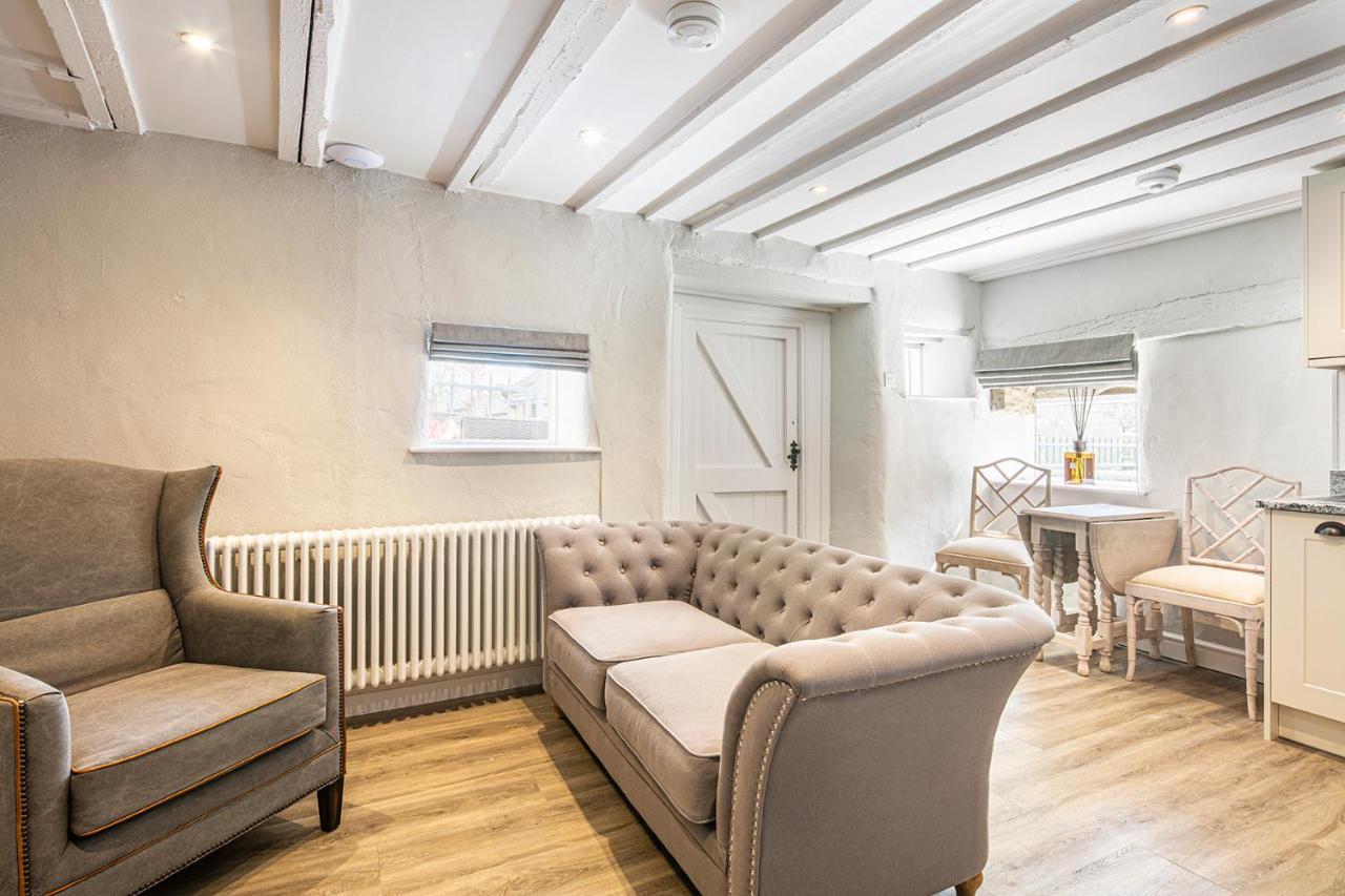 The Artists Loft - A Superb Cottage Sensitively Converted From A Grade II Listed 17Th Century Building Bakewell Extérieur photo