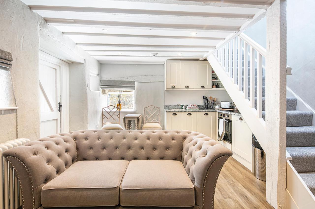 The Artists Loft - A Superb Cottage Sensitively Converted From A Grade II Listed 17Th Century Building Bakewell Extérieur photo